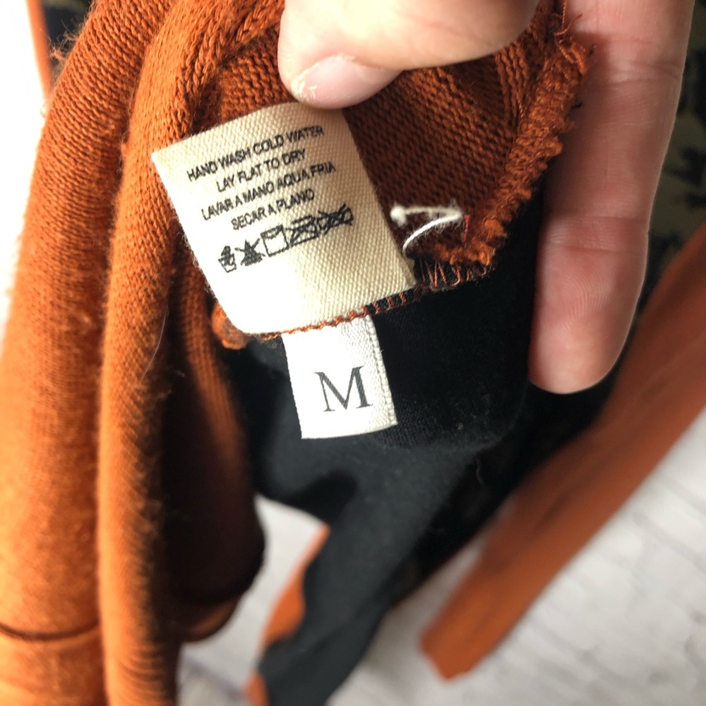 M Rena Long Sleeve Knit Floral Back Cardigan M - Picture 7 of 7